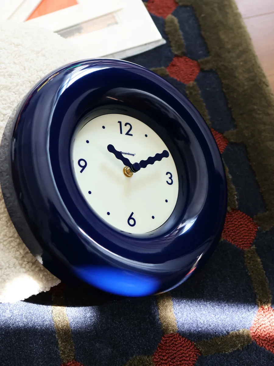 Botro | Bauhaus Retro Silent Quartz Wall Clock - 4