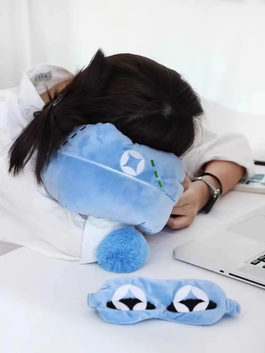 Wishmore | Portable Travel Neck Pillow Set
