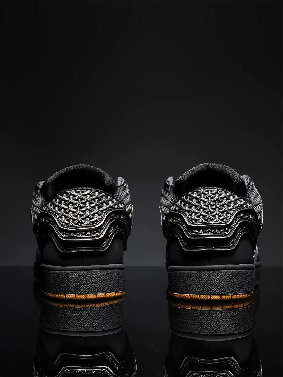 SGSX | Black Low-Top Dragon Embroidered Sneakers