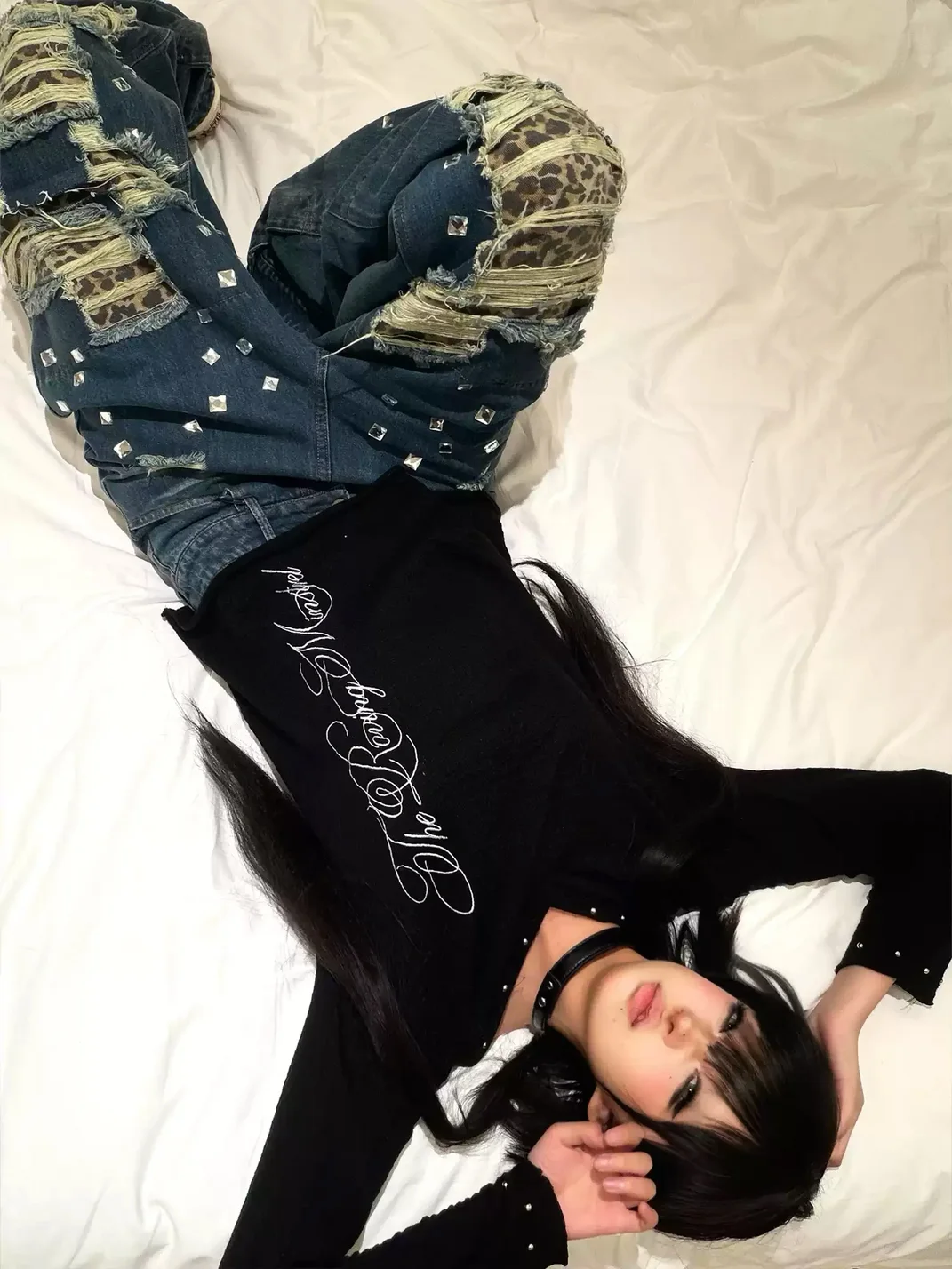 SAXGENWON | Studded V-Neck Jacquard Embroidered Long Sleeve T-Shirt