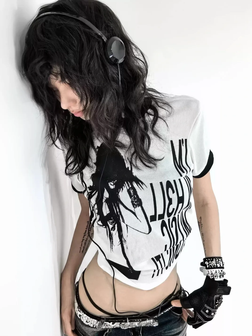 B0RN1NH3LL | Fitted Cropped Contrast Trim Graphic T-Shirt
