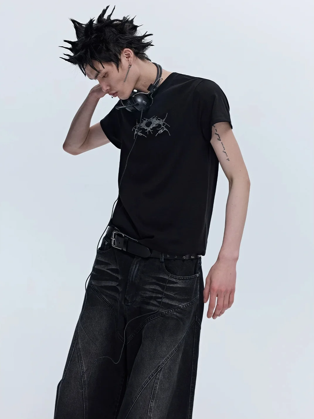 SAXGENWON | Rhinestone Wing Slim Fit Cropped T-Shirt