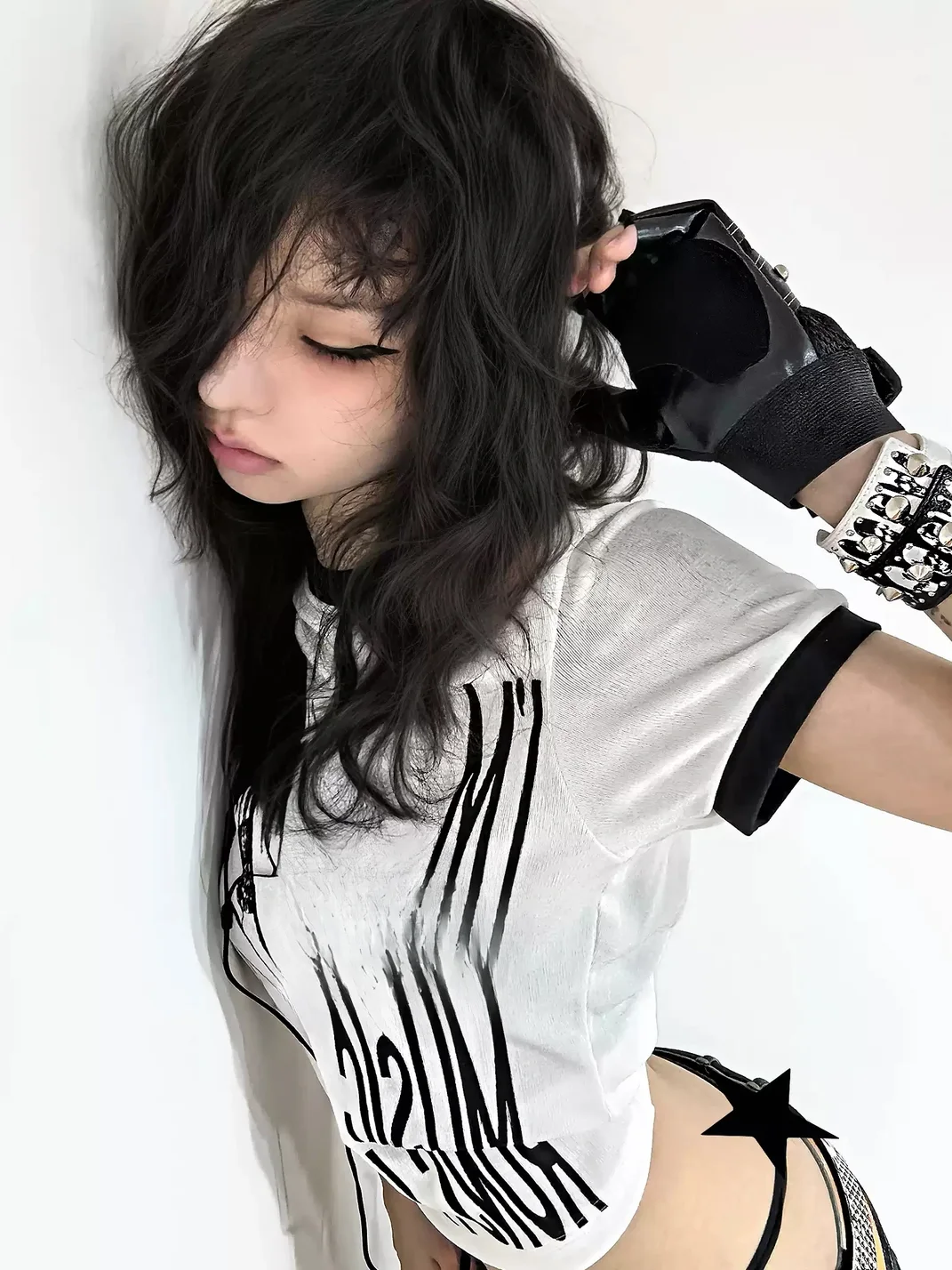 B0RN1NH3LL | Fitted Cropped Contrast Trim Graphic T-Shirt