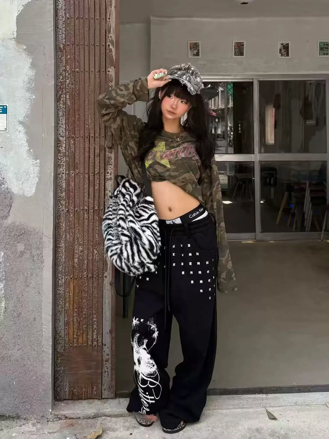 SAXGENWON | Studded Graphic Wide Leg Sweatpants