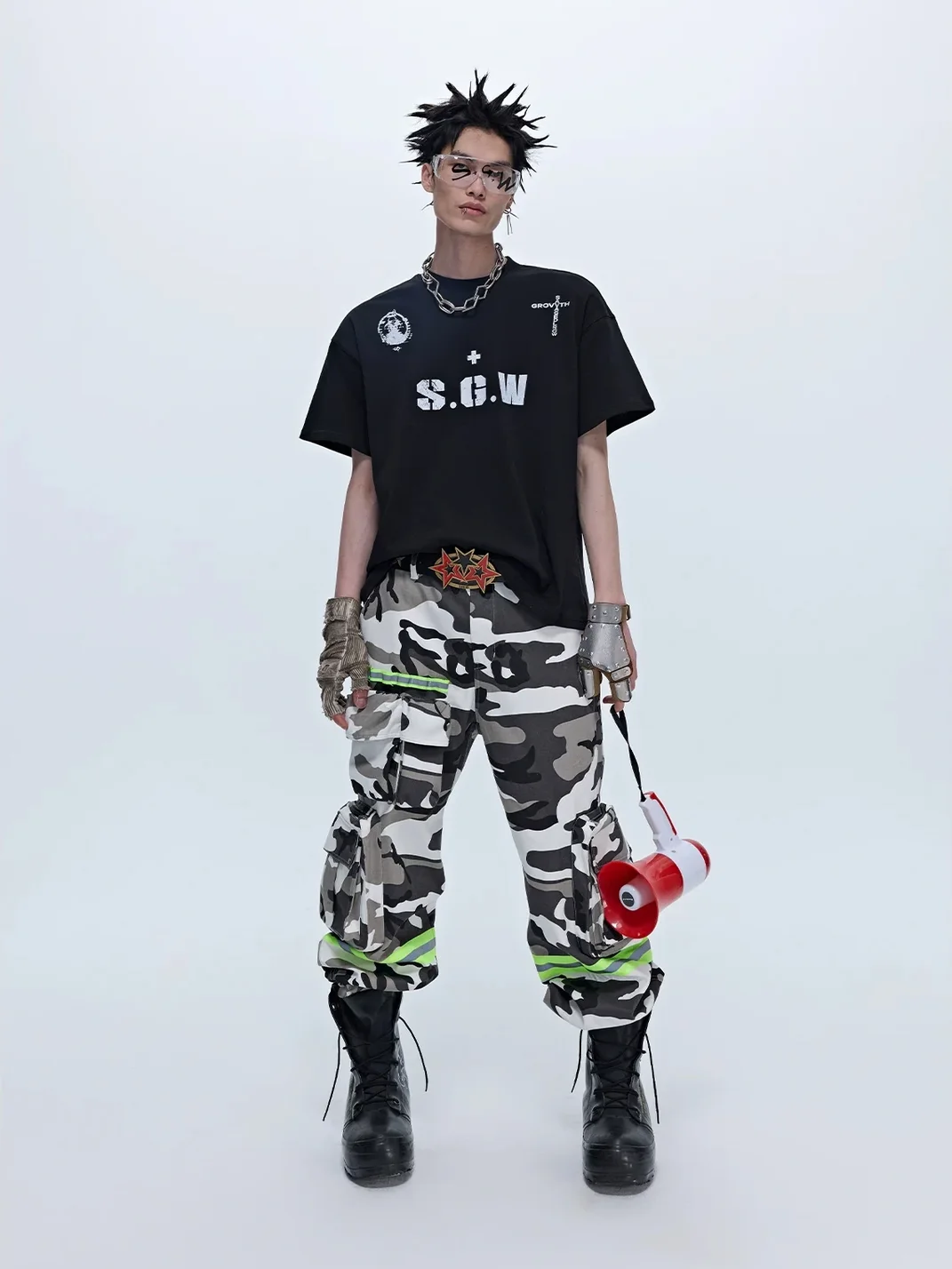 SAXGENWON | Thorn Print Boxy Cropped T-Shirt