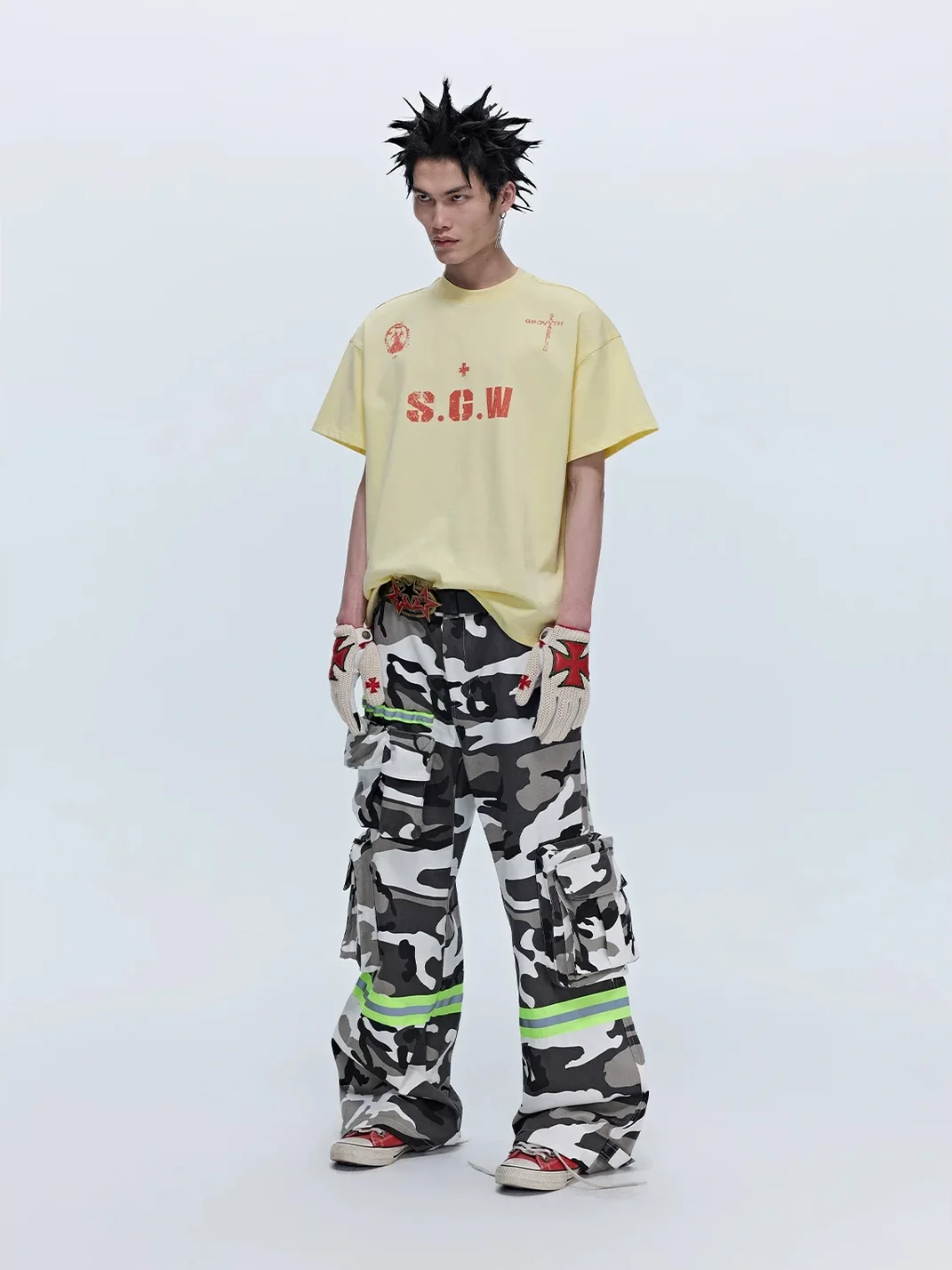 SAXGENWON | Thorn Print Boxy Cropped T-Shirt