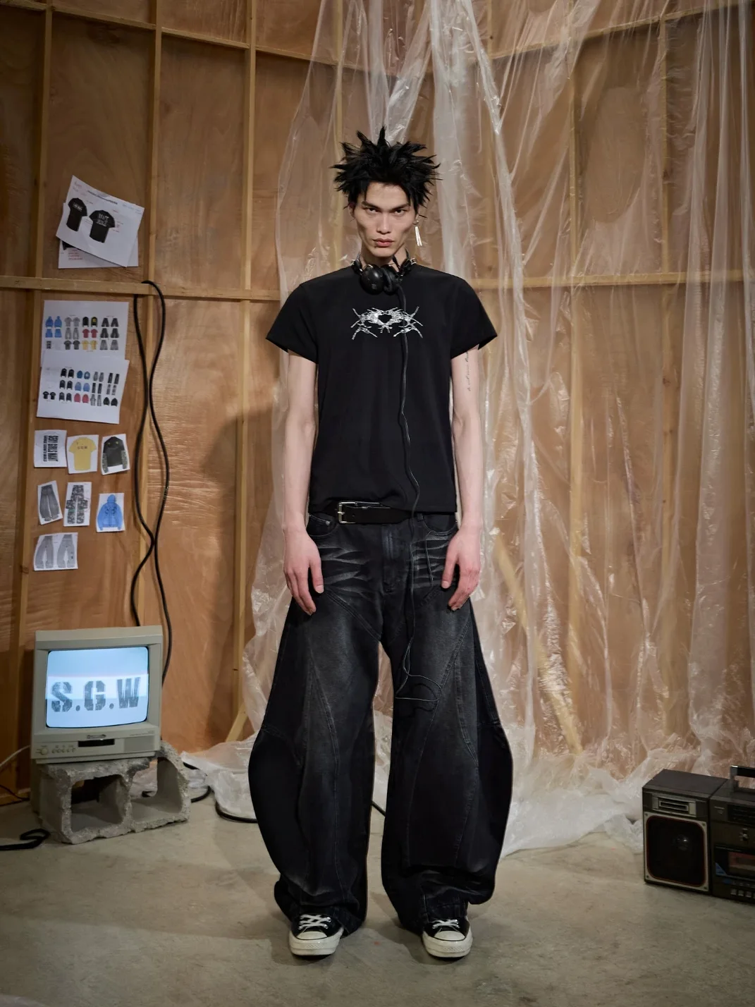 SAXGENWON | Rhinestone Wing Slim Fit Cropped T-Shirt