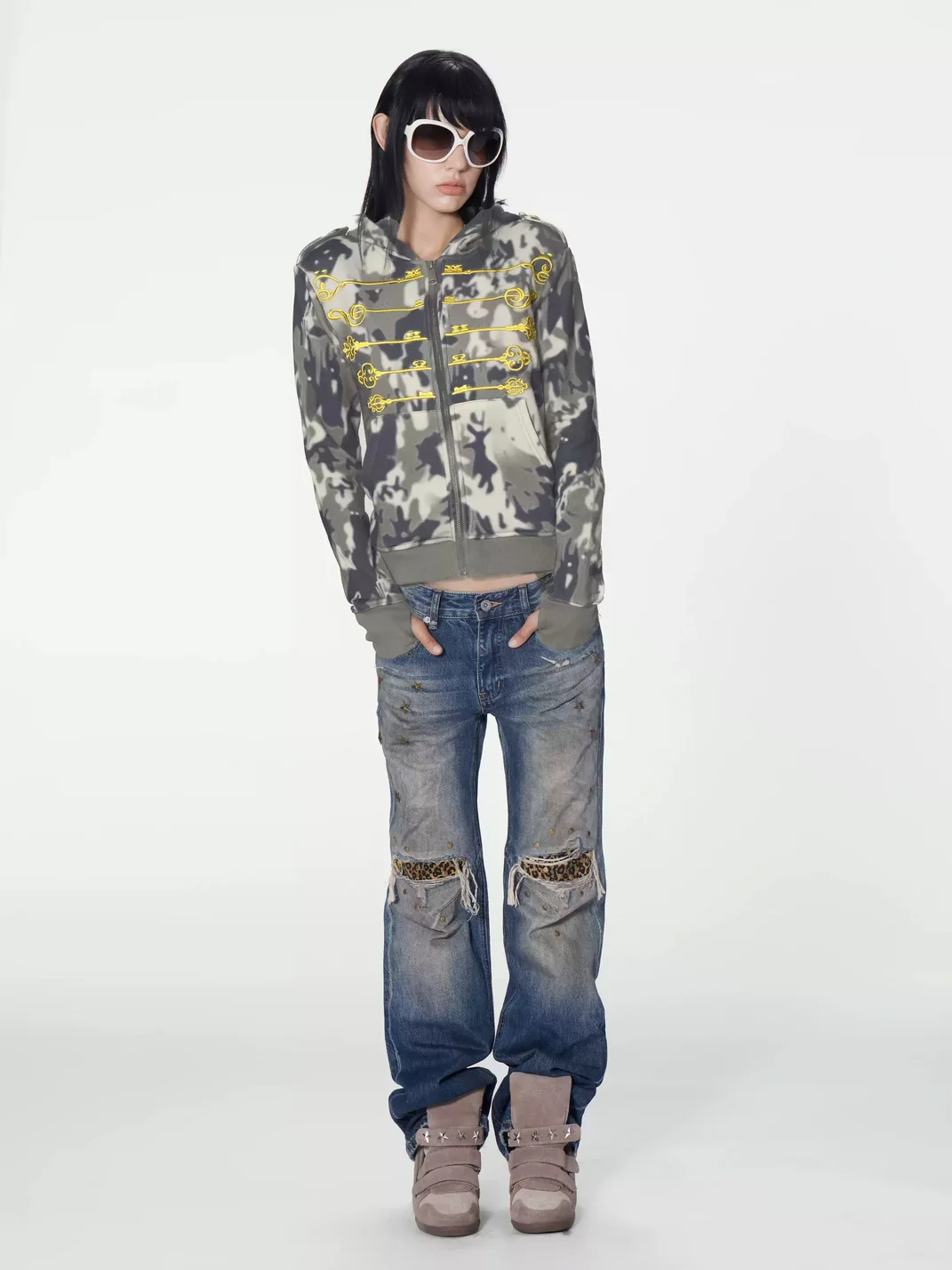 no E mosen | Distressed Washed Blue Leopard Patch Studded Jeans