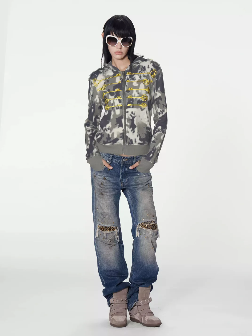 no E mosen | Distressed Washed Blue Leopard Patch Studded Jeans