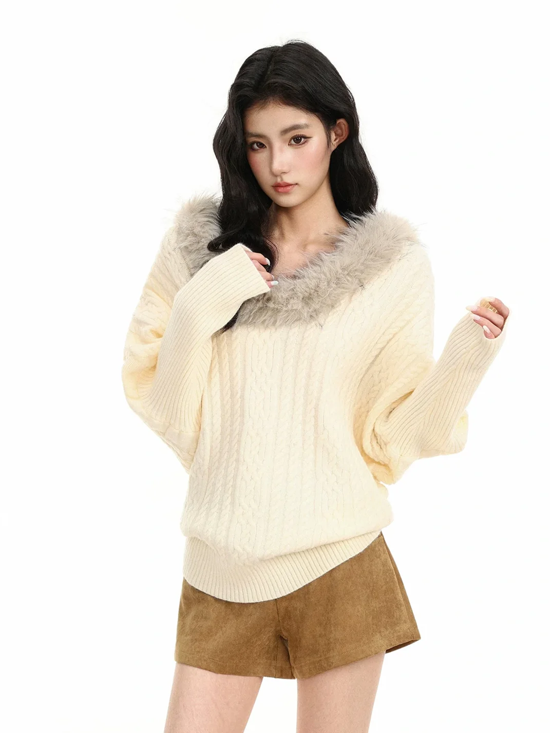 BIGGOLD | Plush V-Neck Cable Knit Sweater