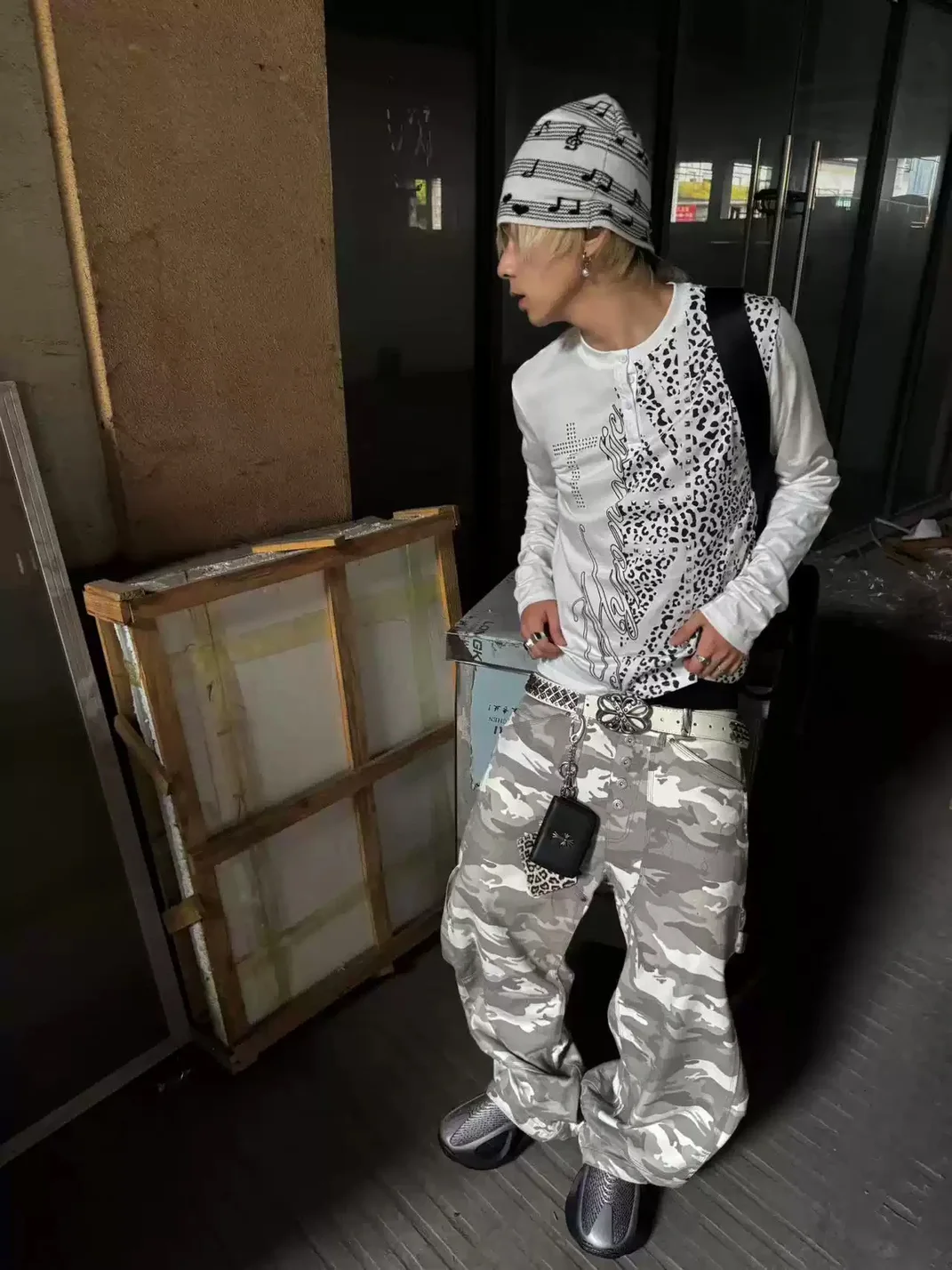 4AMSTUDIO | Leopard Cross Long Sleeve Fitted Top