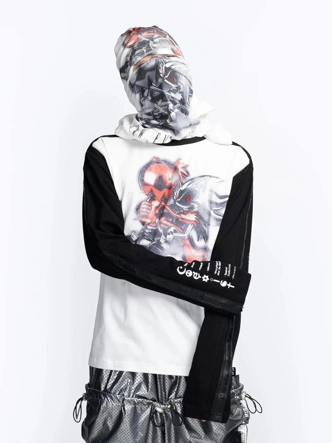 FVVO | Fitted Long Sleeve Graphic T-Shirt