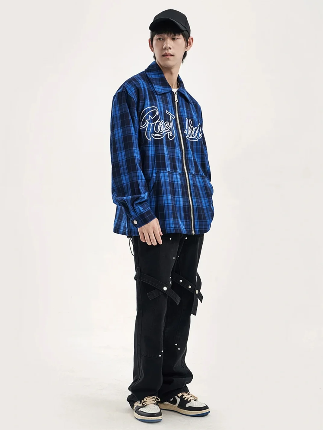 PasET | Black Slim-Fit Slightly Flared Strap Jeans