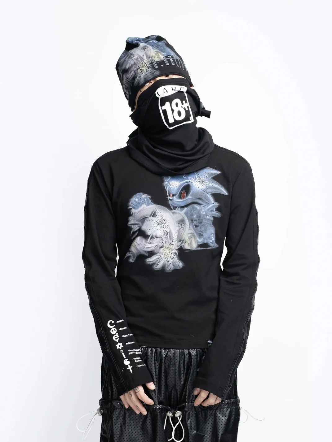 FVVO | Fitted Long Sleeve Graphic T-Shirt