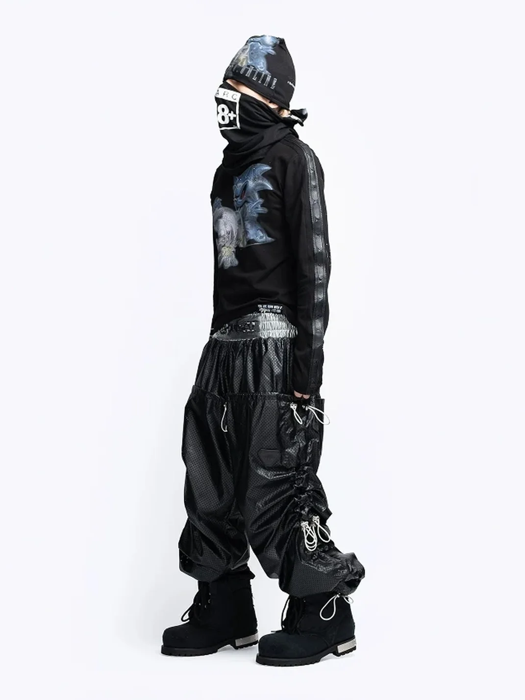 FVVO | Fitted Long Sleeve Graphic T-Shirt