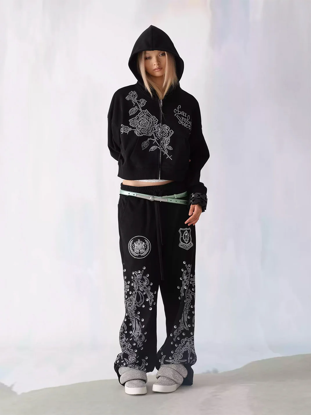 CHAI | Loose Fit Totem Print Embroidered Sweatpants