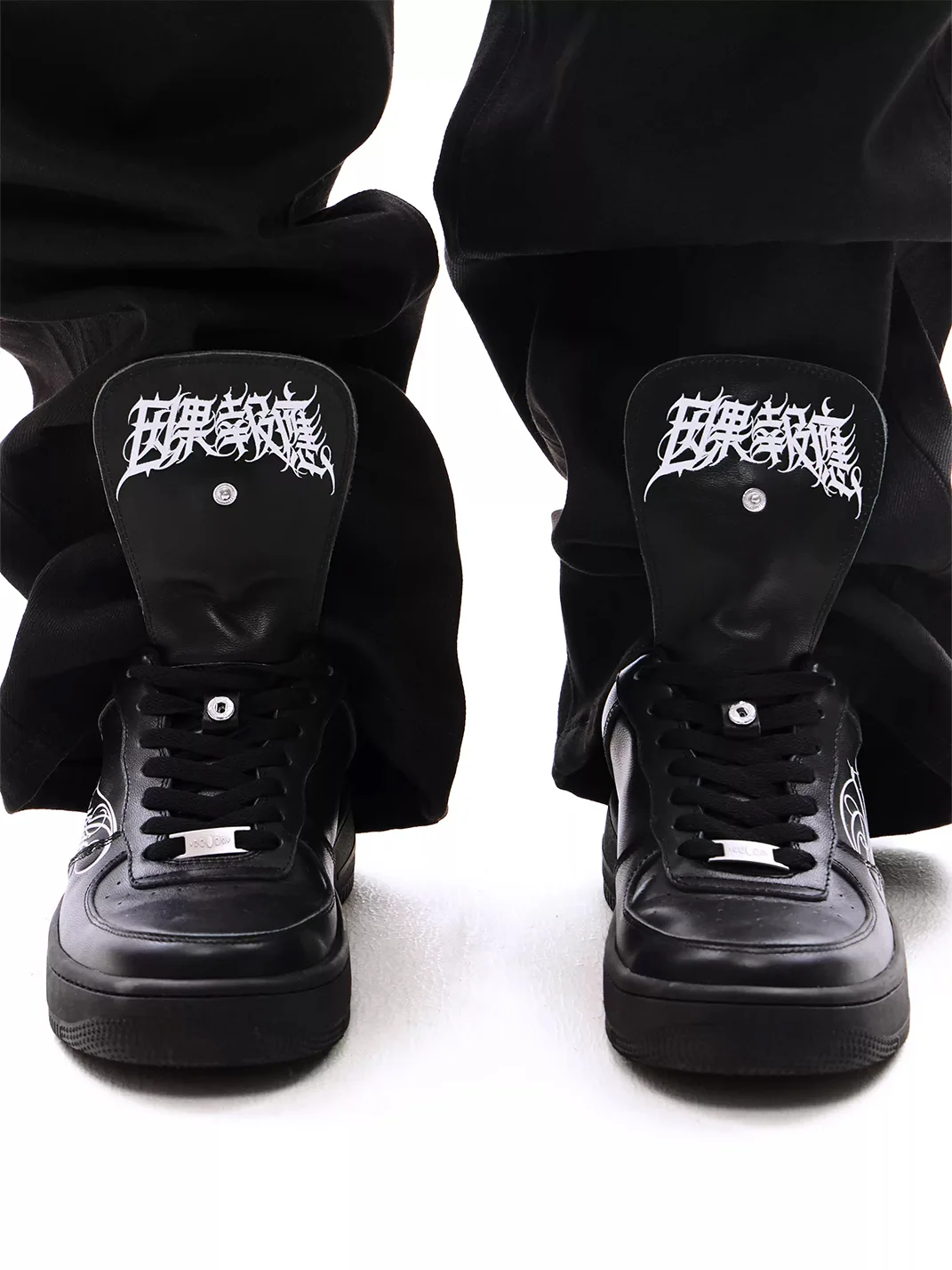 KARMANISTIC | Low-Top Script Logo Sneakers