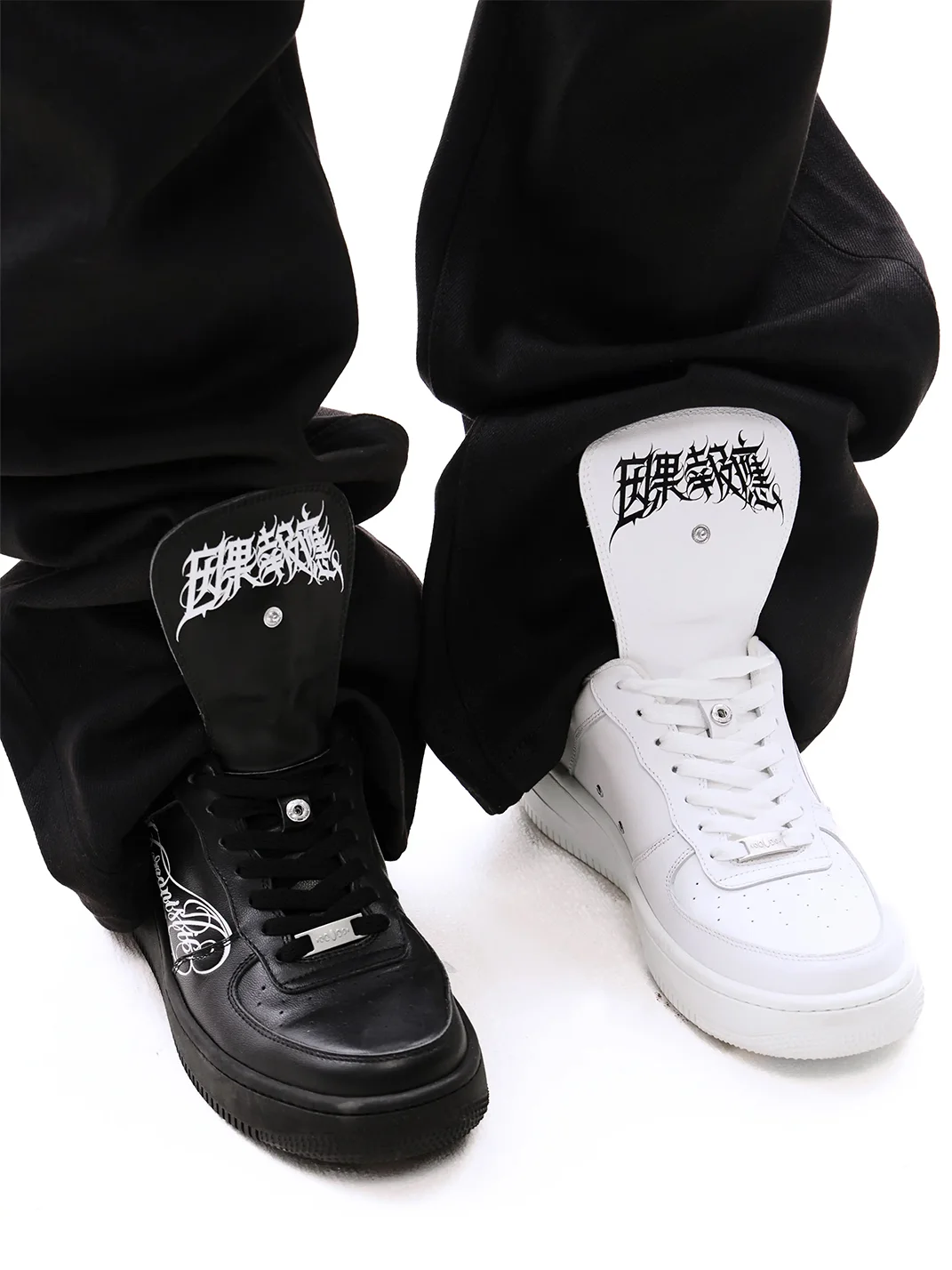 KARMANISTIC | Low-Top Script Logo Sneakers