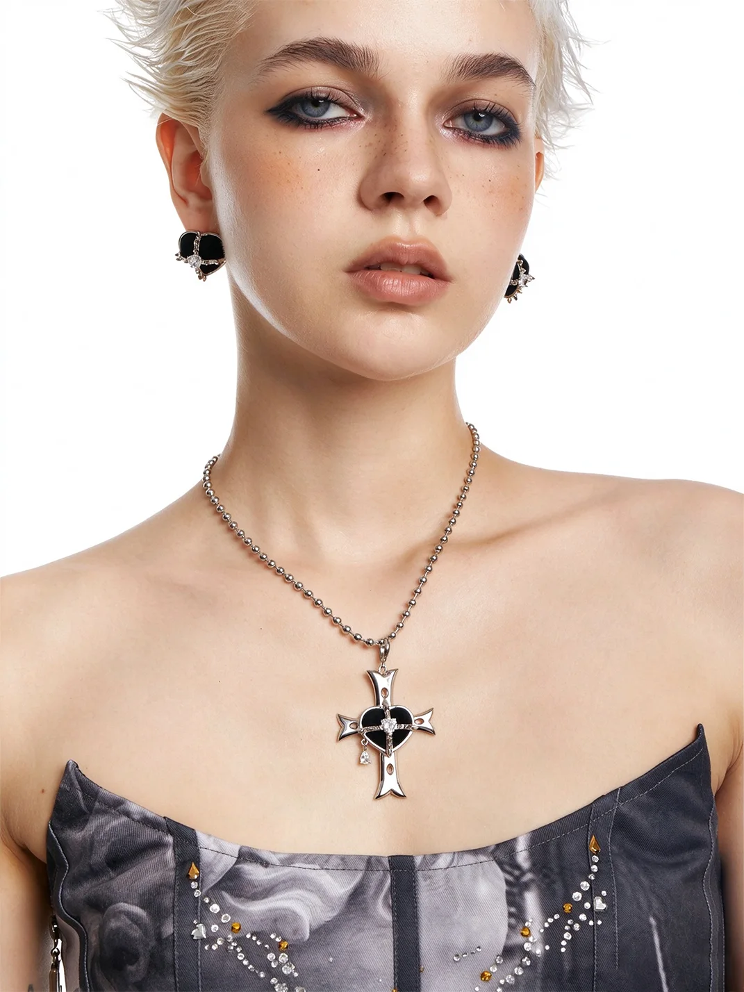 OCTO VITA | Black Heart Cross Pendant Necklace