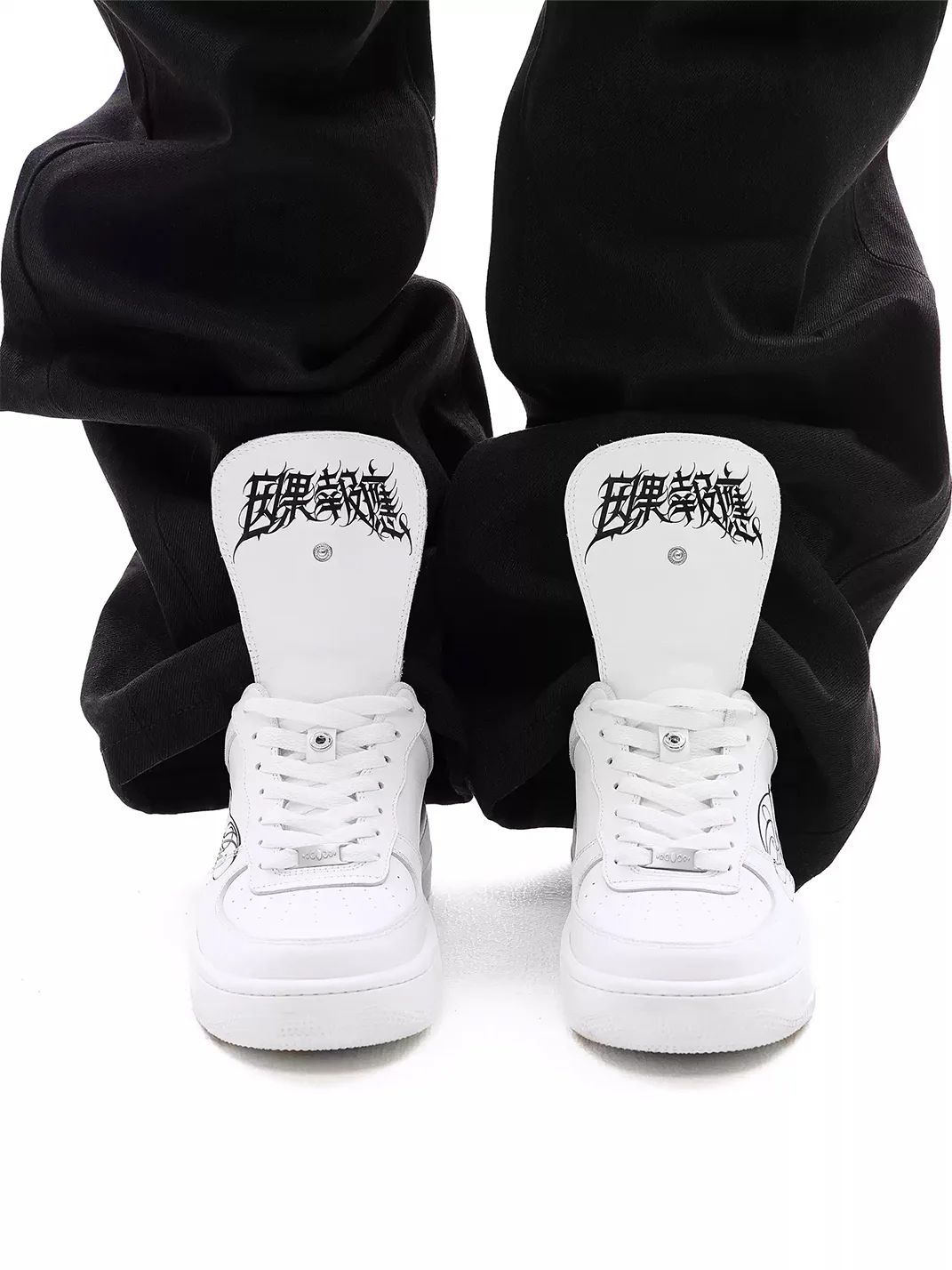 KARMANISTIC | Low-Top Script Logo Sneakers