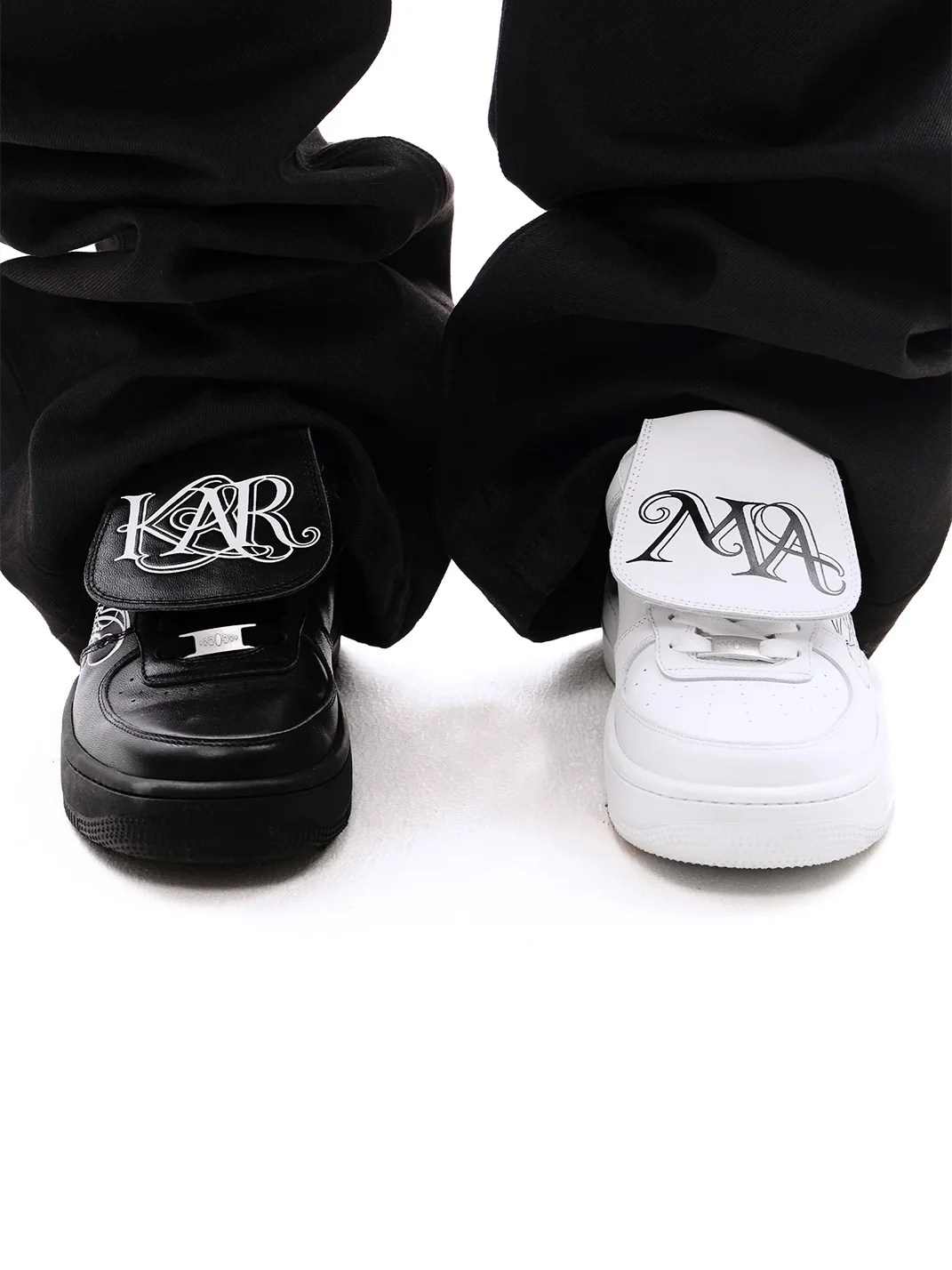 KARMANISTIC | Low-Top Script Logo Sneakers
