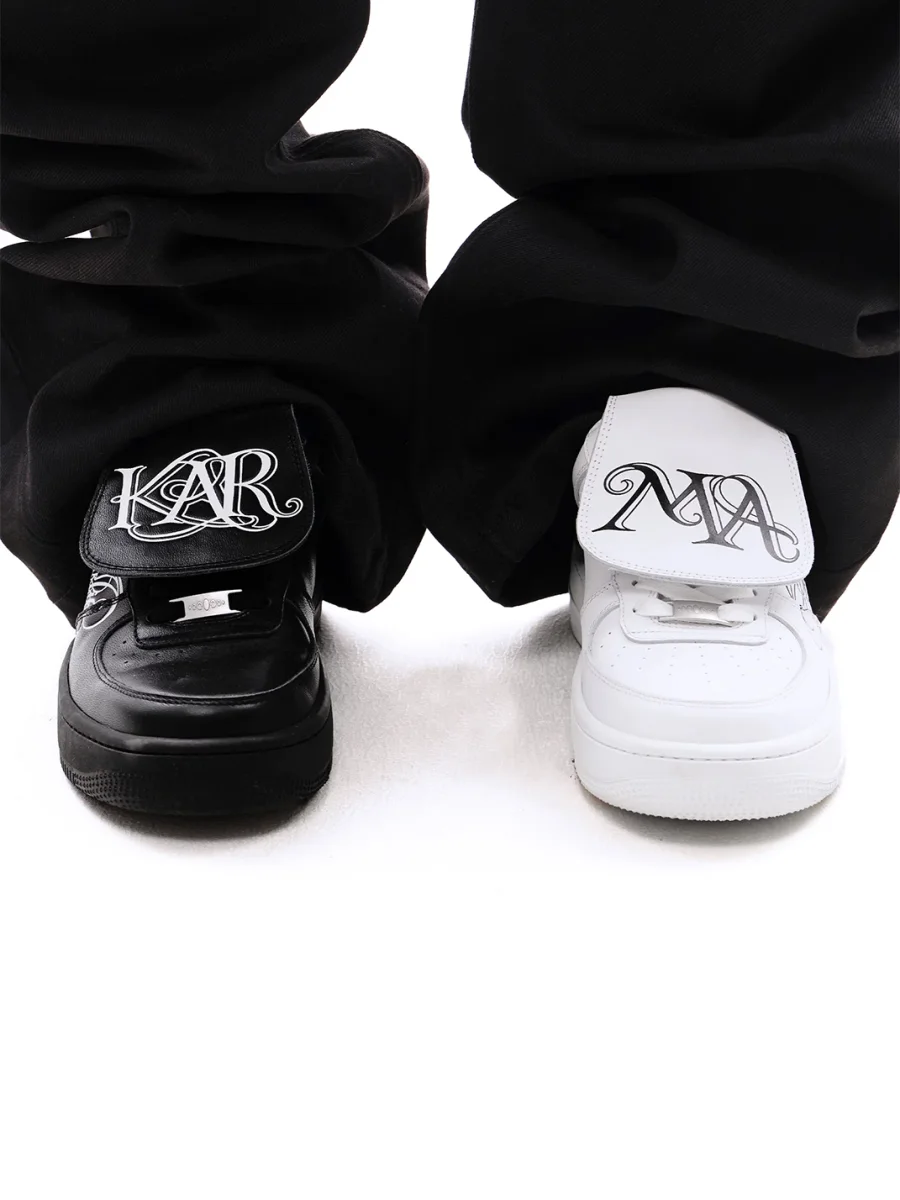 KARMANISTIC | Low-Top Script Logo Sneakers - 4