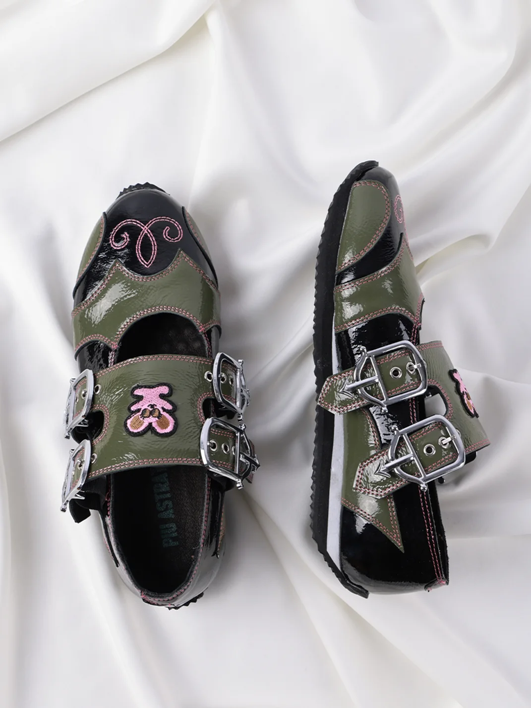 PIU  astratto | Mouse Embroidered Leather Mary Jane Shoes