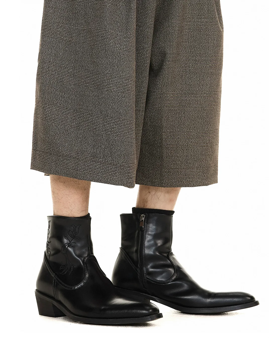 UNZIZHI | Pointed-Toe Black Embroidered Chunky-Heel Chelsea Boots