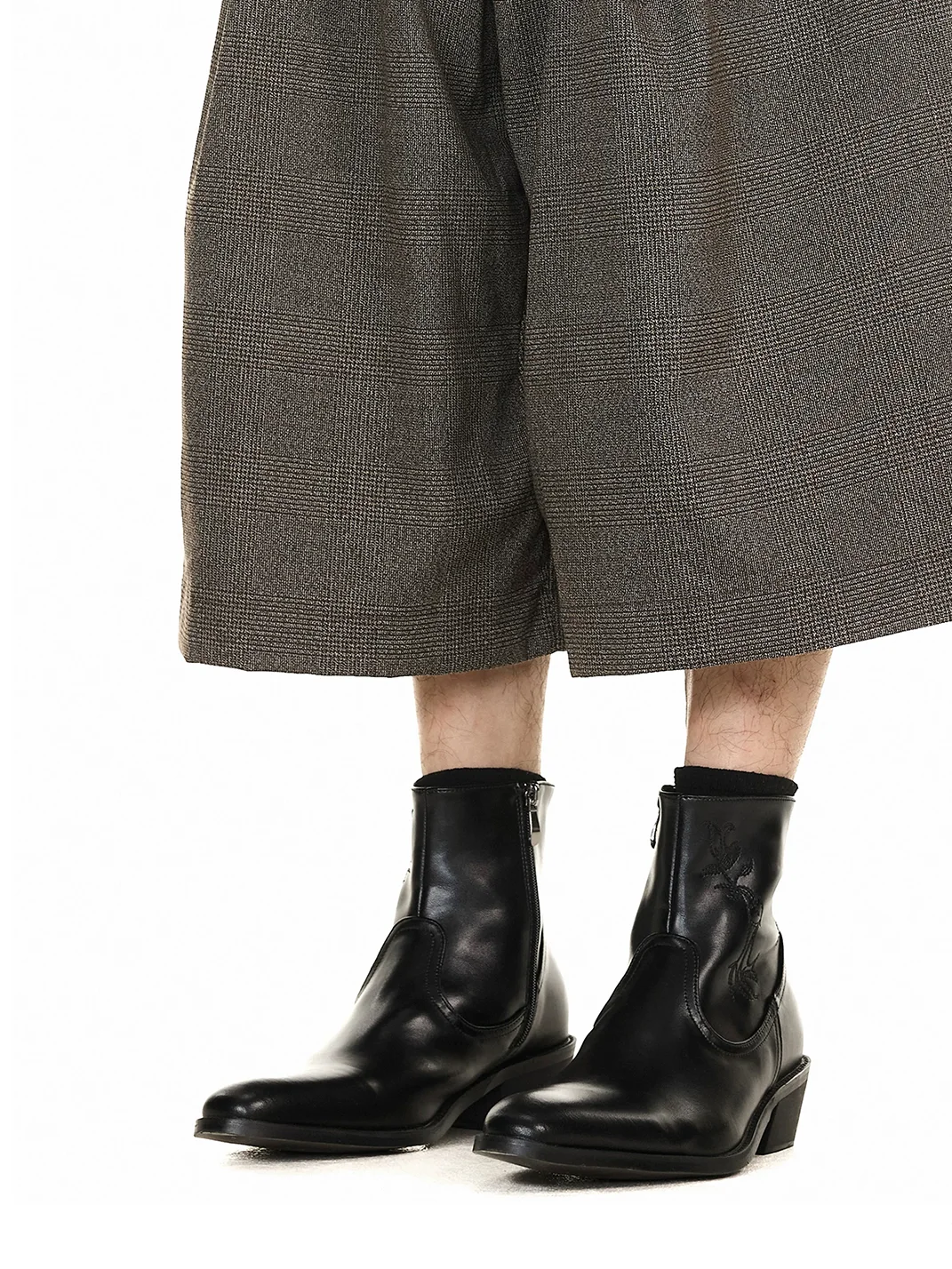 UNZIZHI | Pointed-Toe Black Embroidered Chunky-Heel Chelsea Boots