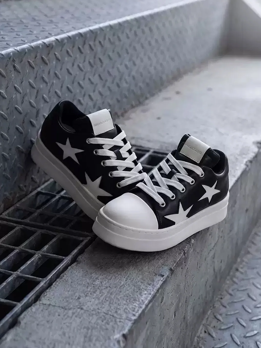 Kaalixto | Black And White Low-Top Platform Skate Shoes