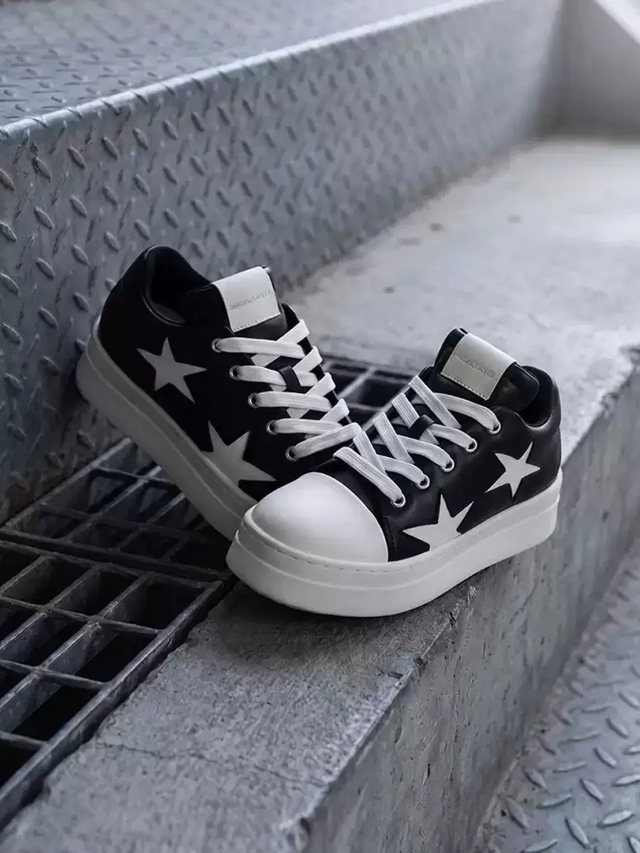 Kaalixto | Black And White Low-Top Platform Skate Shoes - 3
