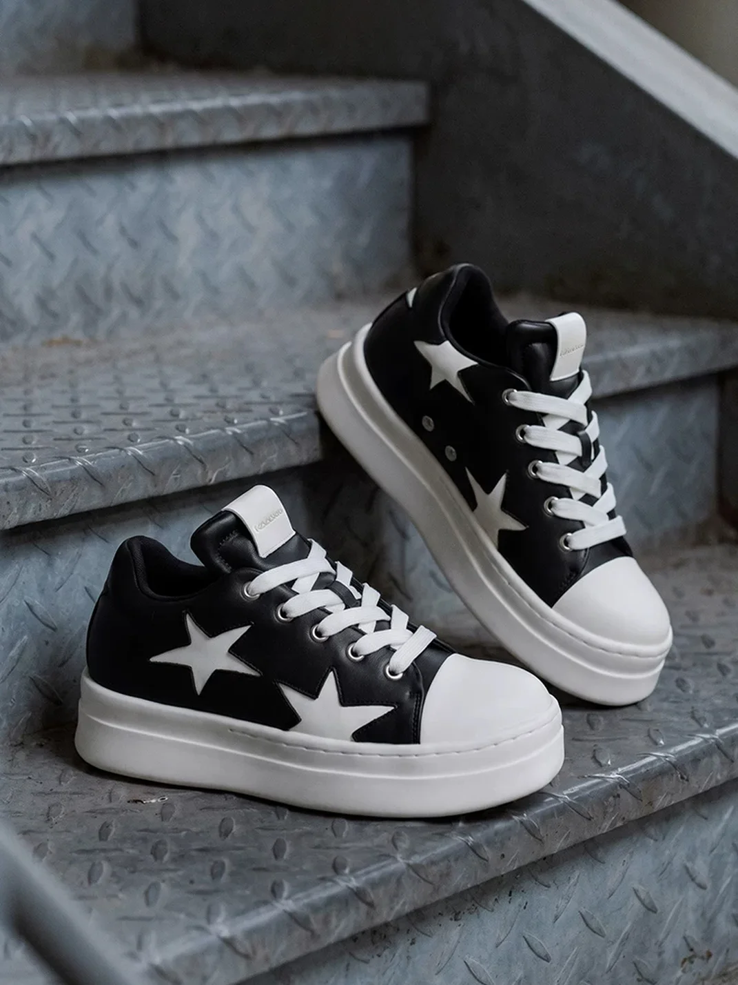 Kaalixto | Black And White Low-Top Platform Skate Shoes