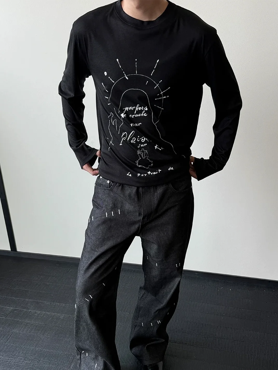 KREATE | Statue Line Art Long Sleeve T-Shirt