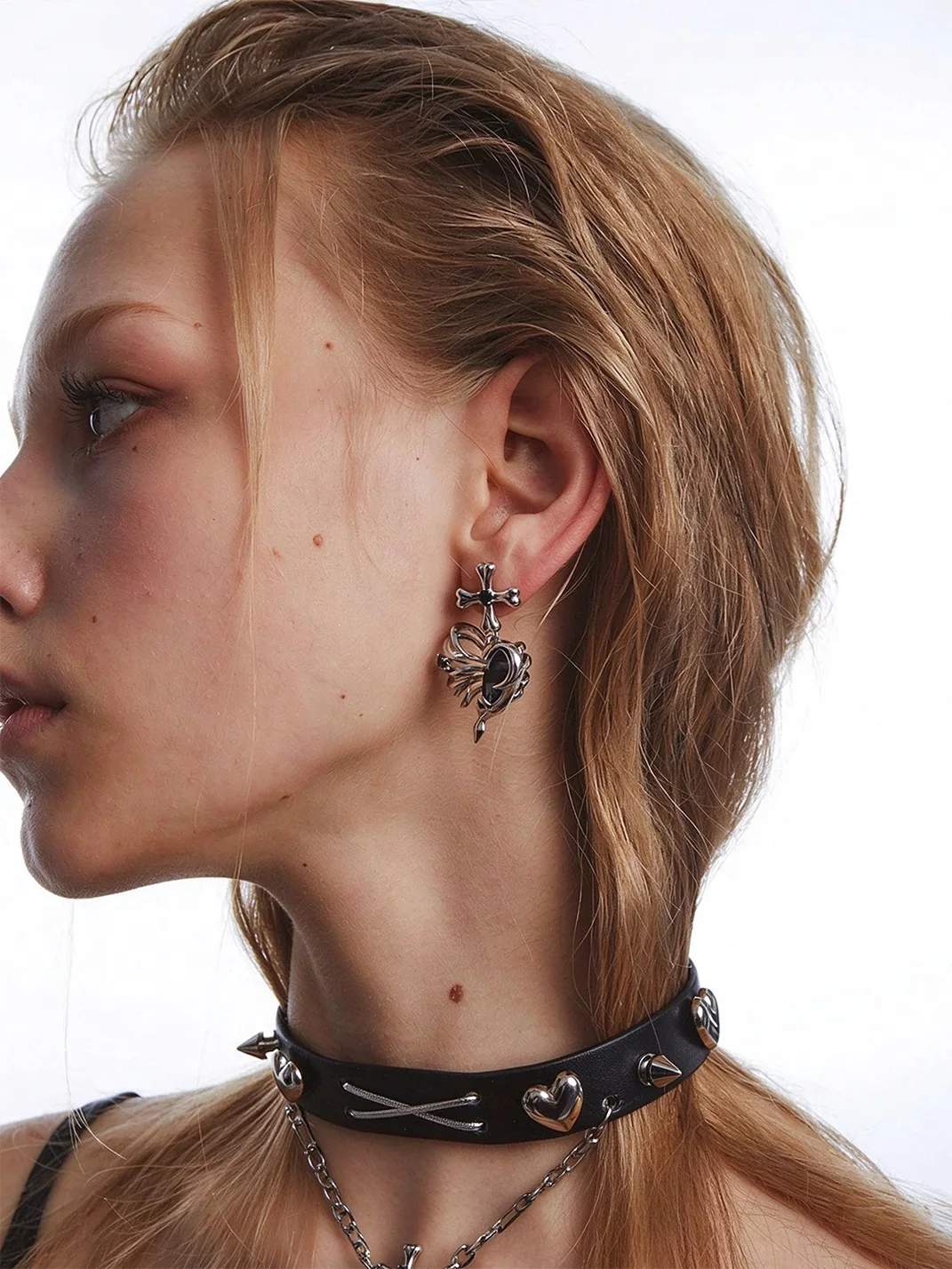 OCTO VITA | Openwork Skeletal Heart Punk Stud Earrings