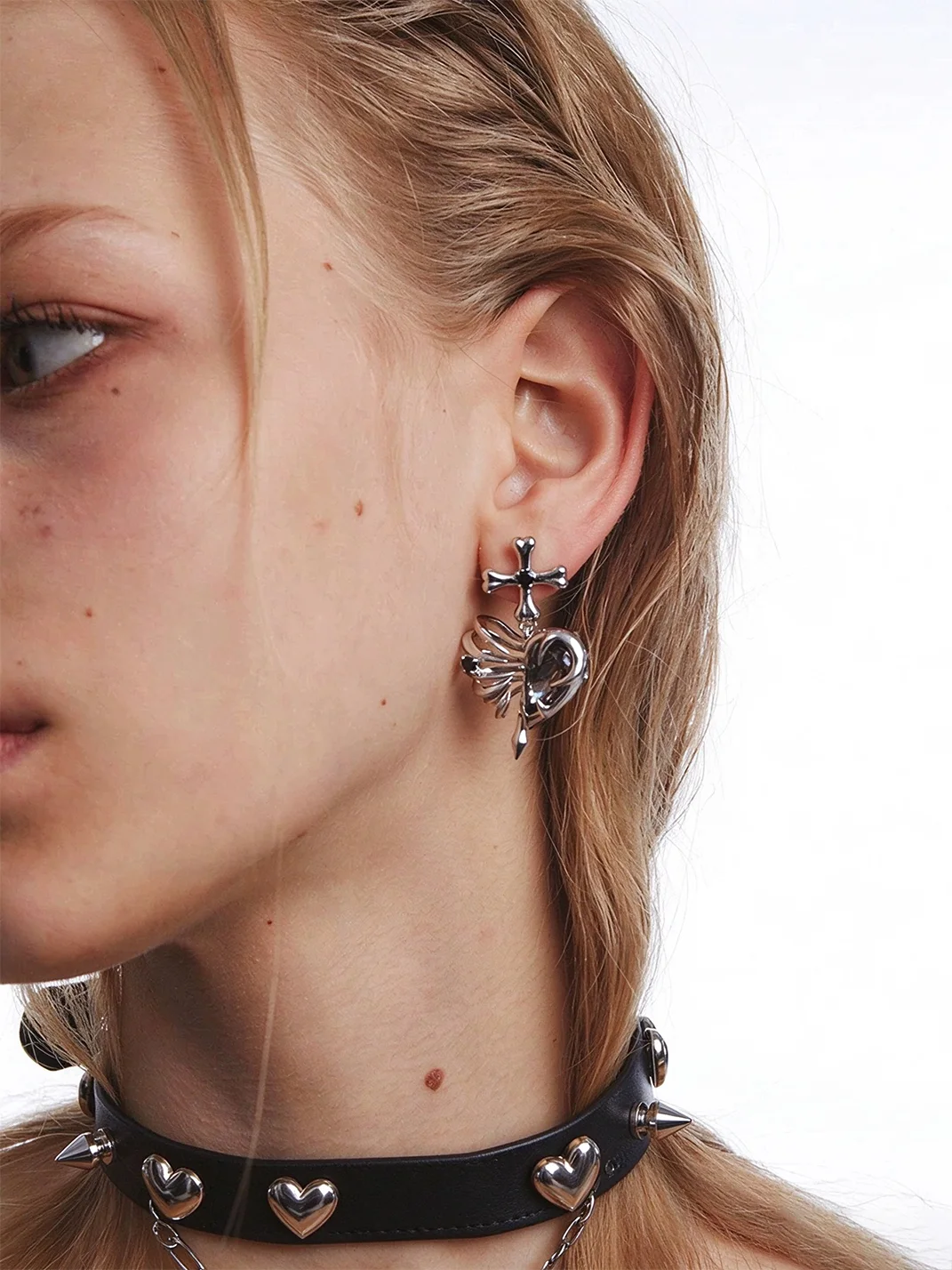 OCTO VITA | Openwork Skeletal Heart Punk Stud Earrings