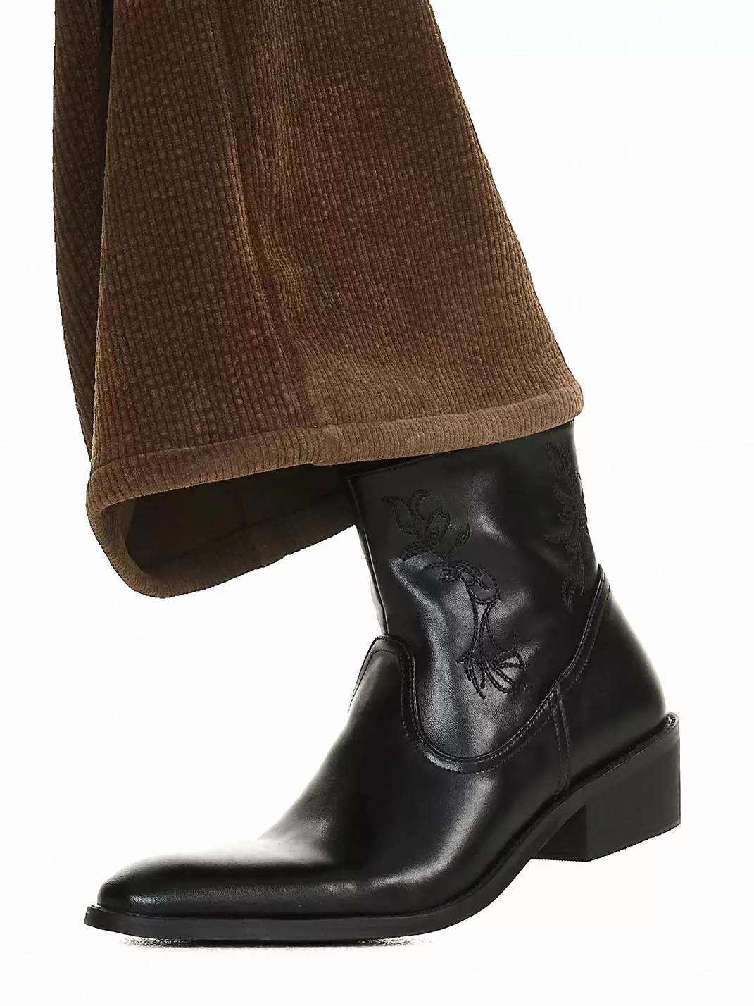 UNZIZHI | Pointed-Toe Black Embroidered Chunky-Heel Chelsea Boots