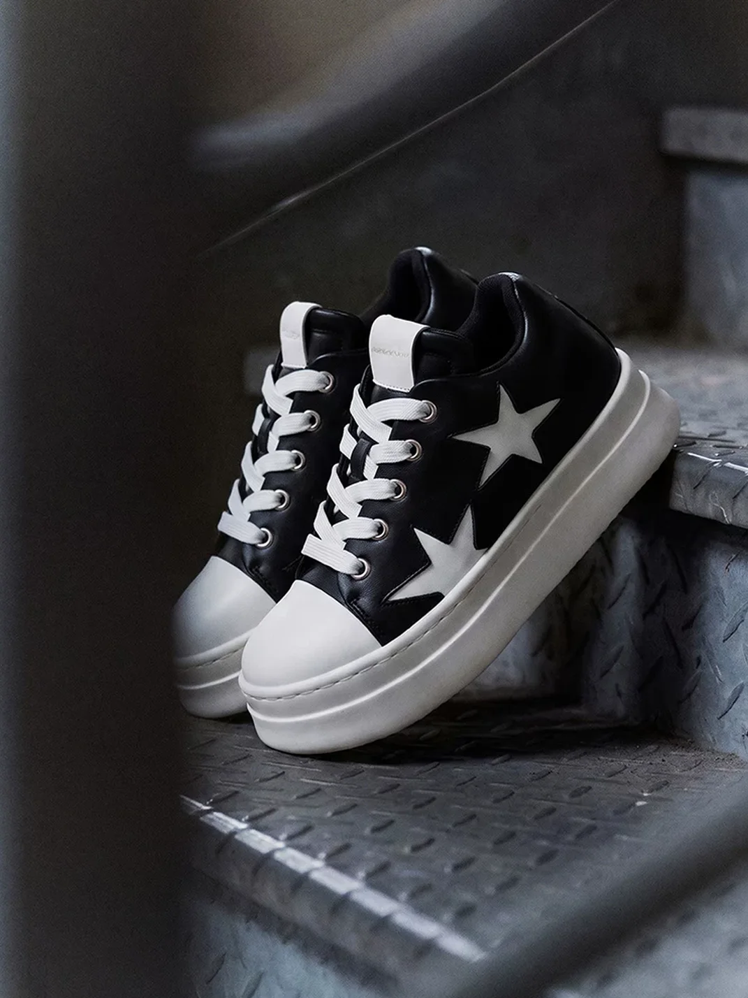 Kaalixto | Black And White Low-Top Platform Skate Shoes