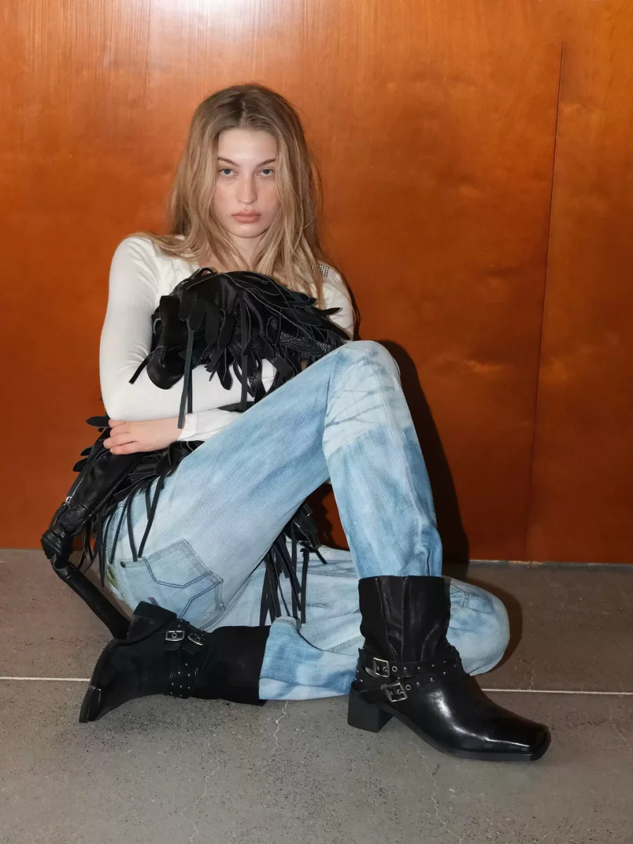 Mooreyu Atelier | Black Square-Toe Studded Buckle Block-Heel Leather Boots - 4