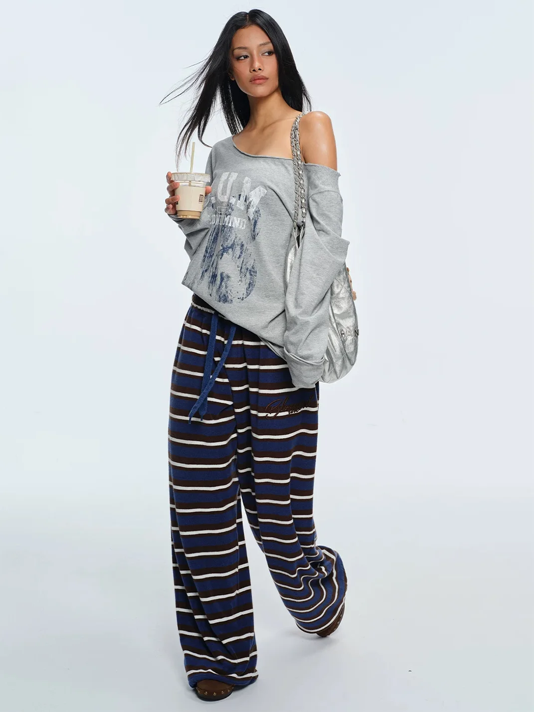 BUM STUDIO | Off-Shoulder Loose Long-Sleeve Graphic T-Shirt