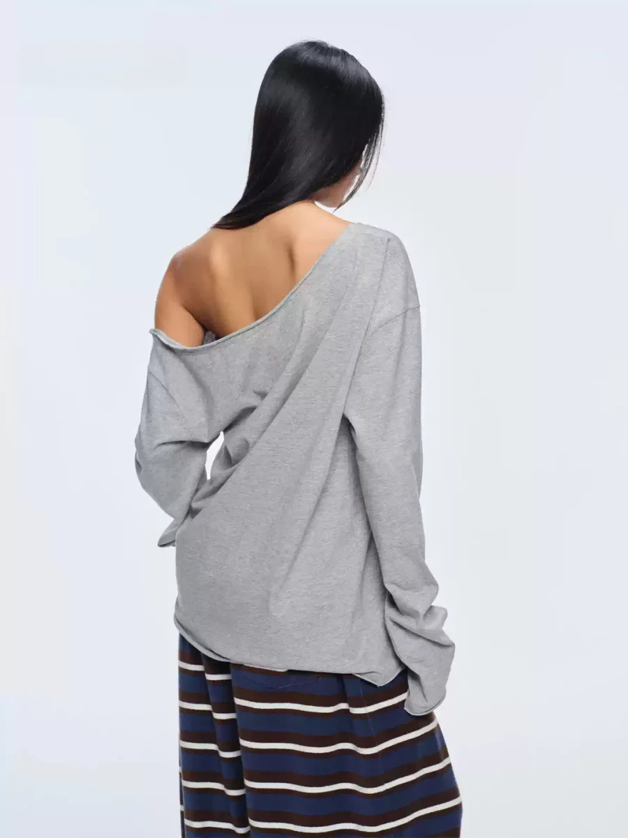 BUM STUDIO | Off-Shoulder Loose Long-Sleeve Graphic T-Shirt - 3