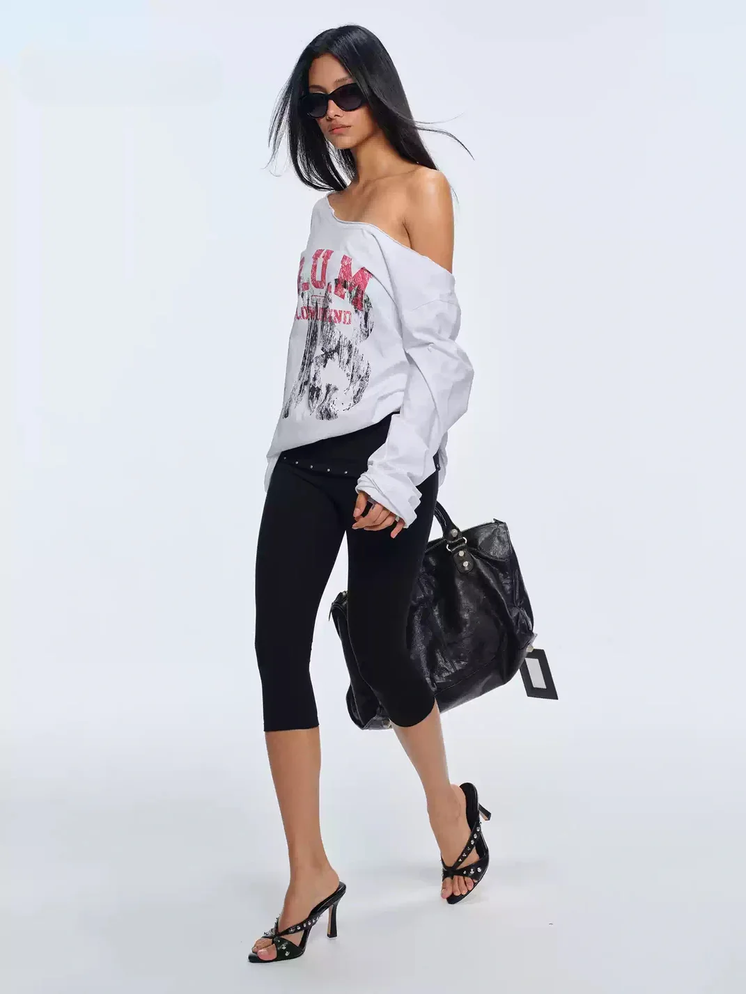 BUM STUDIO | Off-Shoulder Loose Long-Sleeve Graphic T-Shirt