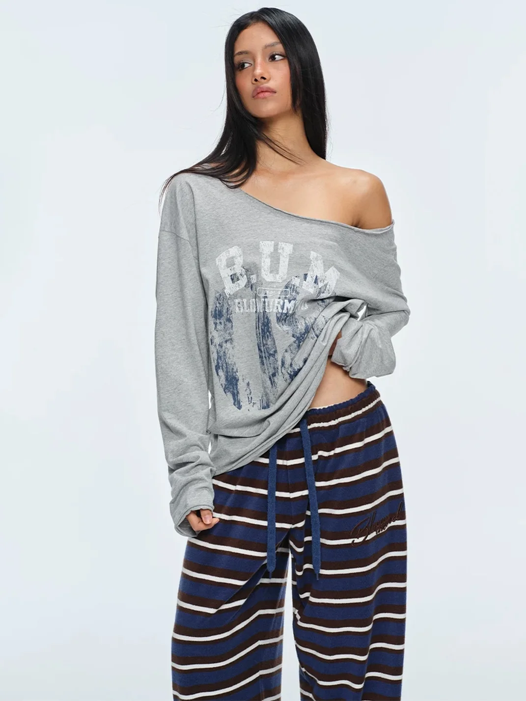 BUM STUDIO | Off-Shoulder Loose Long-Sleeve Graphic T-Shirt