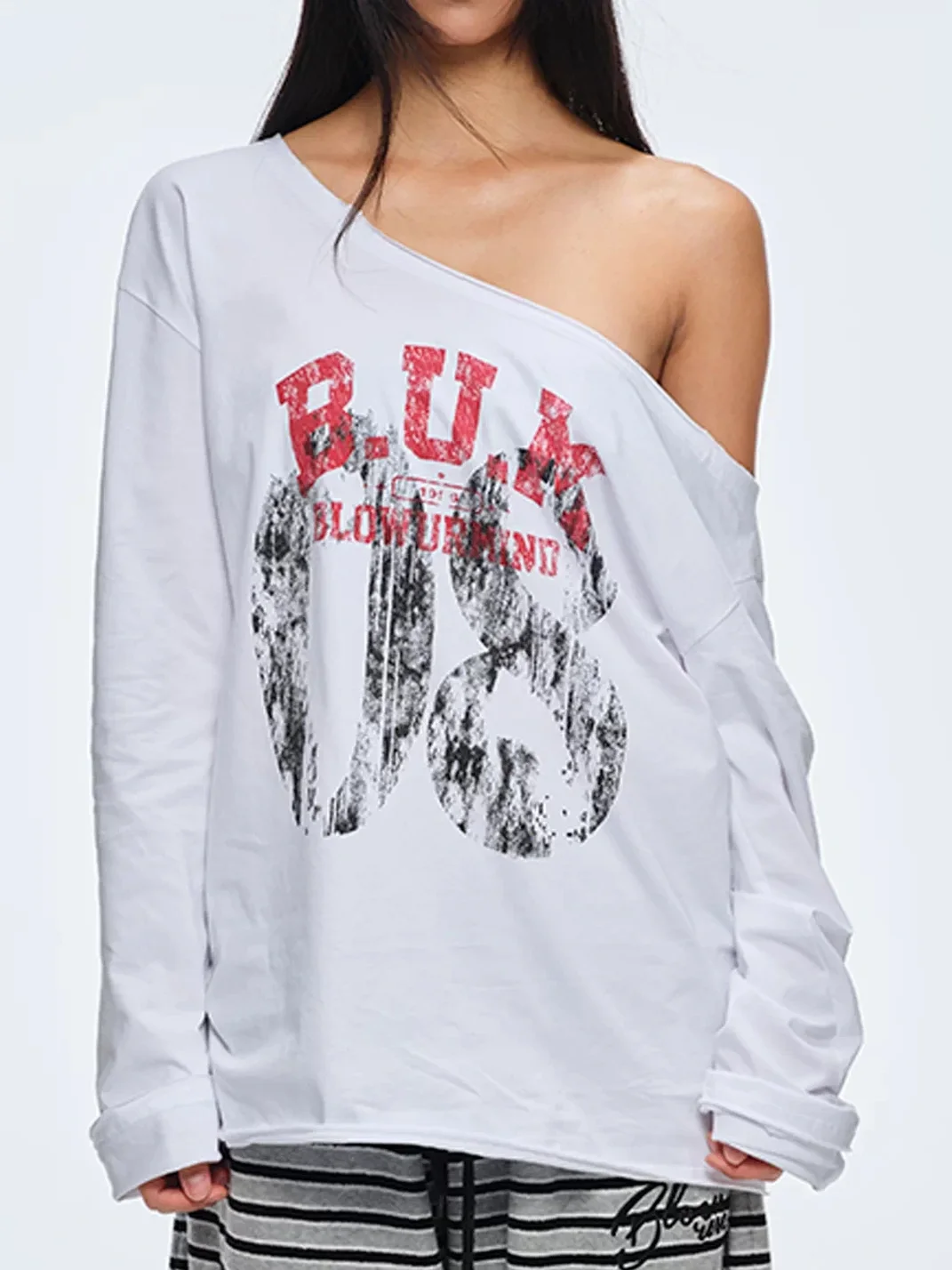 BUM STUDIO | Off-Shoulder Loose Long-Sleeve Graphic T-Shirt