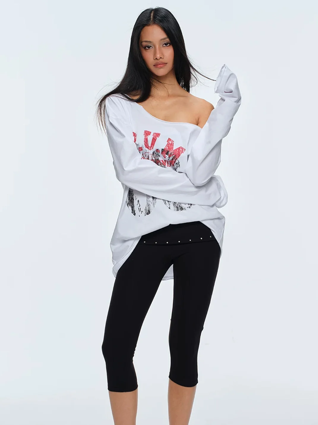 BUM STUDIO | Off-Shoulder Loose Long-Sleeve Graphic T-Shirt