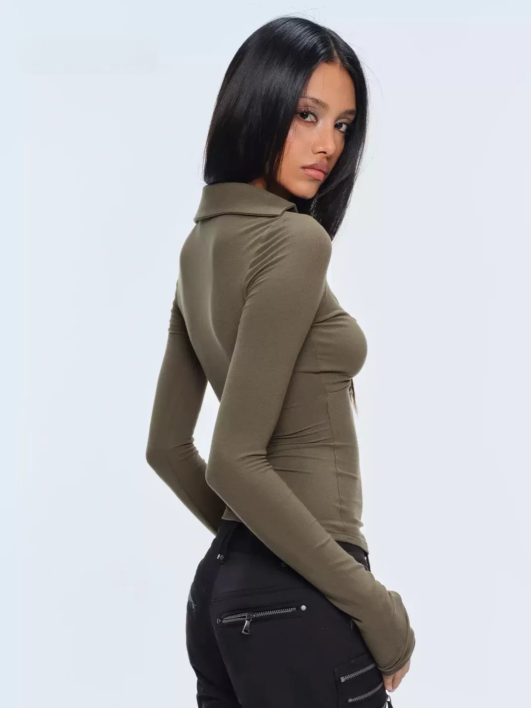 BUM STUDIO | Slim-Fit Collared Deep V-Neck Twist-Front Top