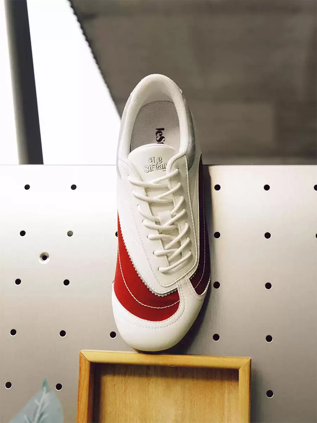 LeStream official | Red White Color-Block Retro Trainer Sneakers