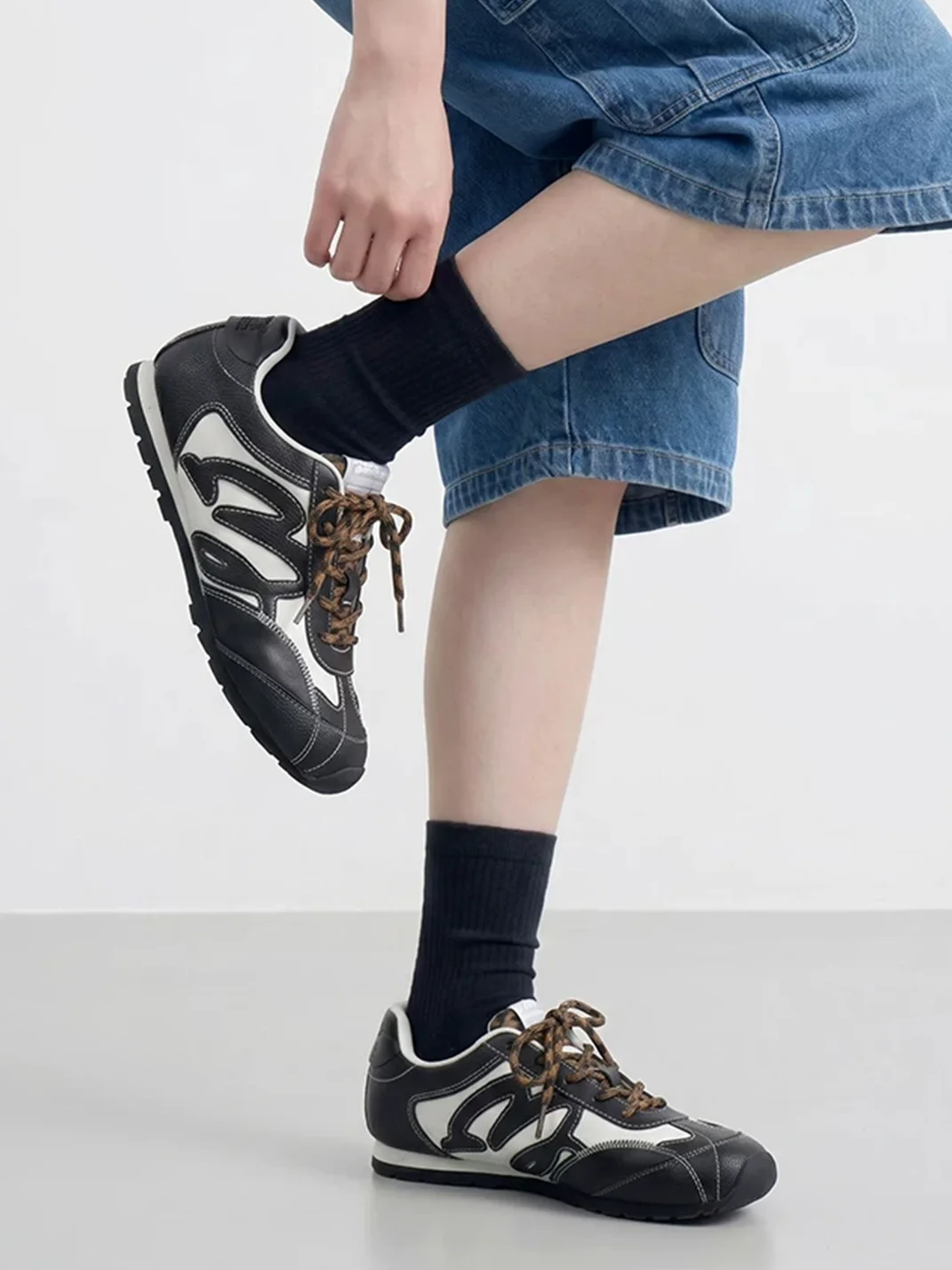 Mule Donkey | Retro Colorblock Lace-Up Sneakers
