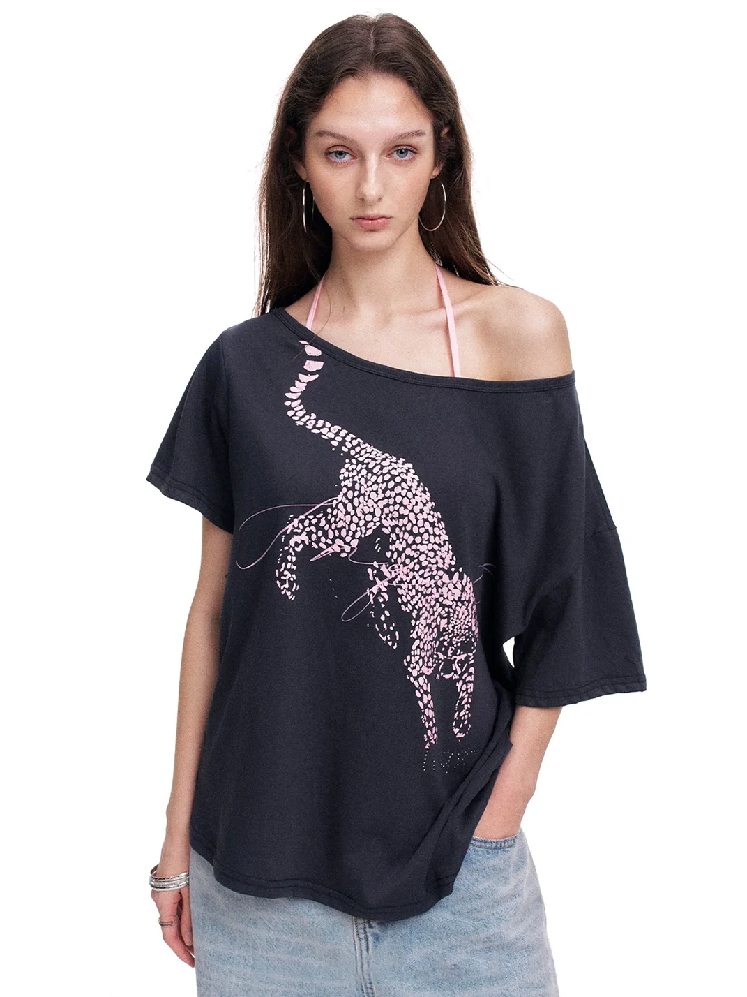 0123 Start | Loose Leopard Graphic Off-Shoulder Short-Sleeve T-Shirt
