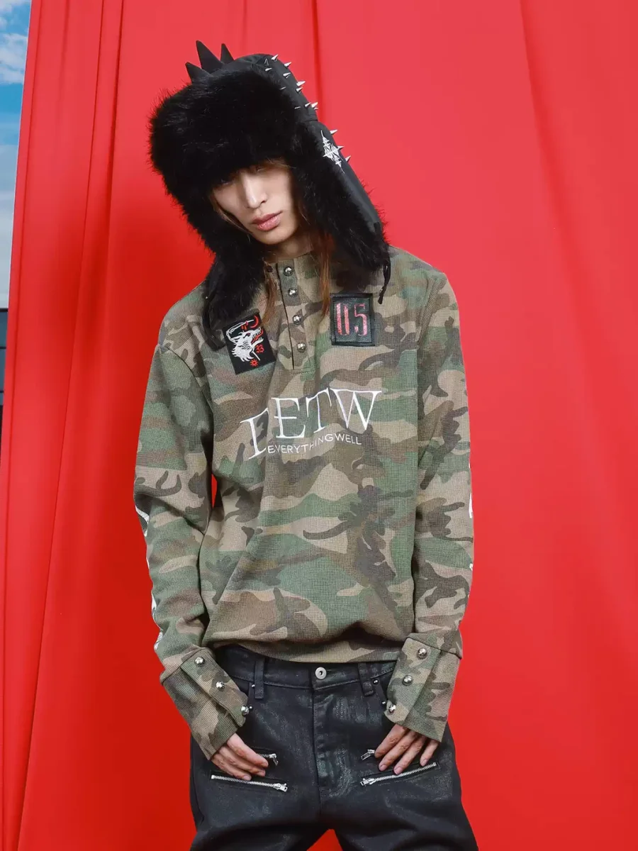 DETW | Wolf Print Henley Long Sleeve Sweatshirt - 2