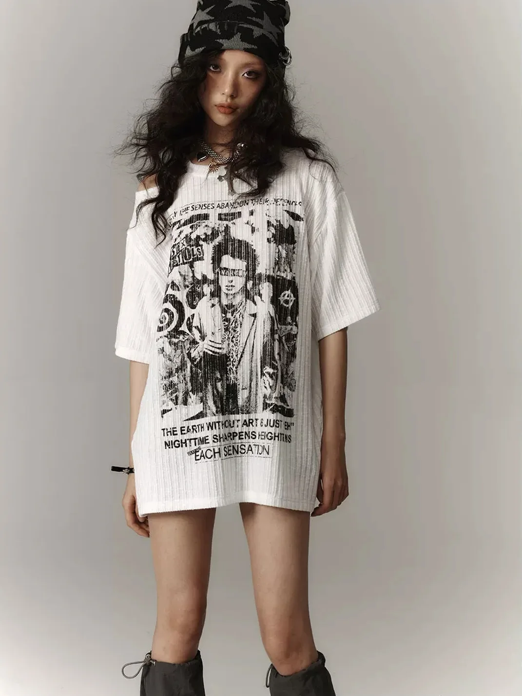 YUKAHOUSE | Graphic Shoulder Cutout Short-Sleeve Knit T-Shirt